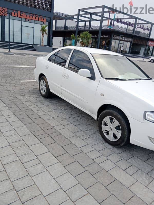 Nissan Sunny 2012 1