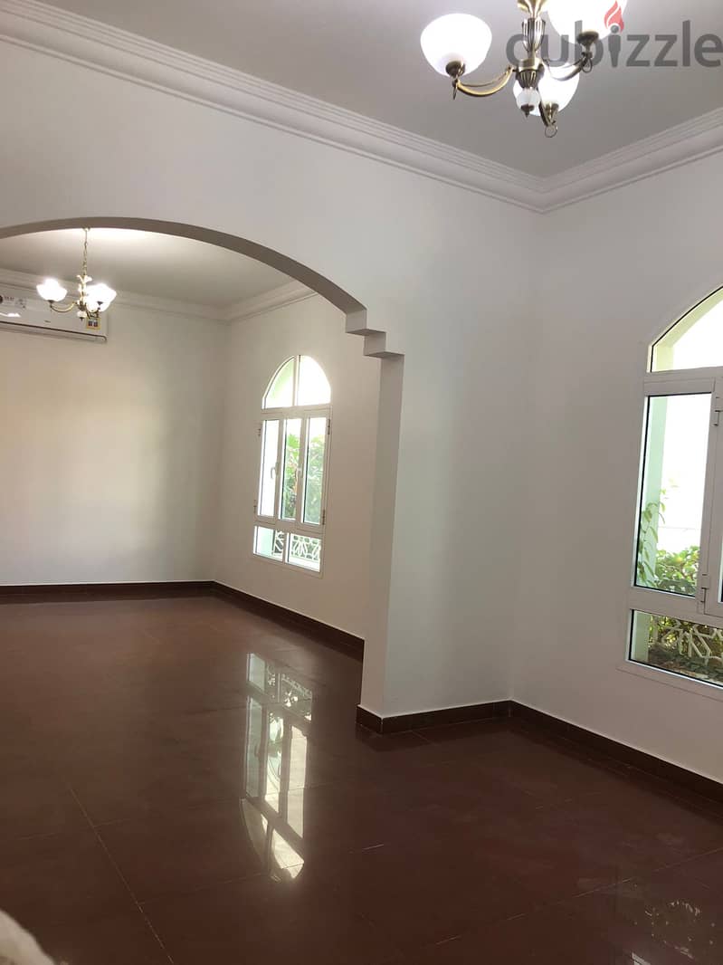 فيلا رائعة بمجمع بالقرم Wonderful villa inside a compound in Al Qurm 13