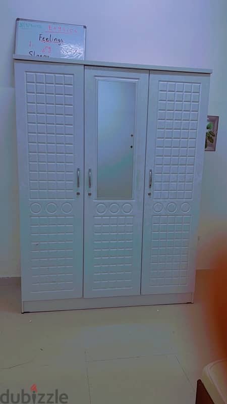 used bed and wardrobe available for sale in Alkuwair. ssame like new 1