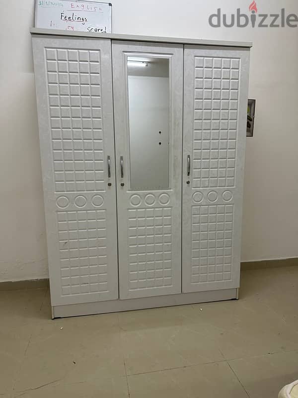 used bed and wardrobe available for sale in Alkuwair. ssame like new 2