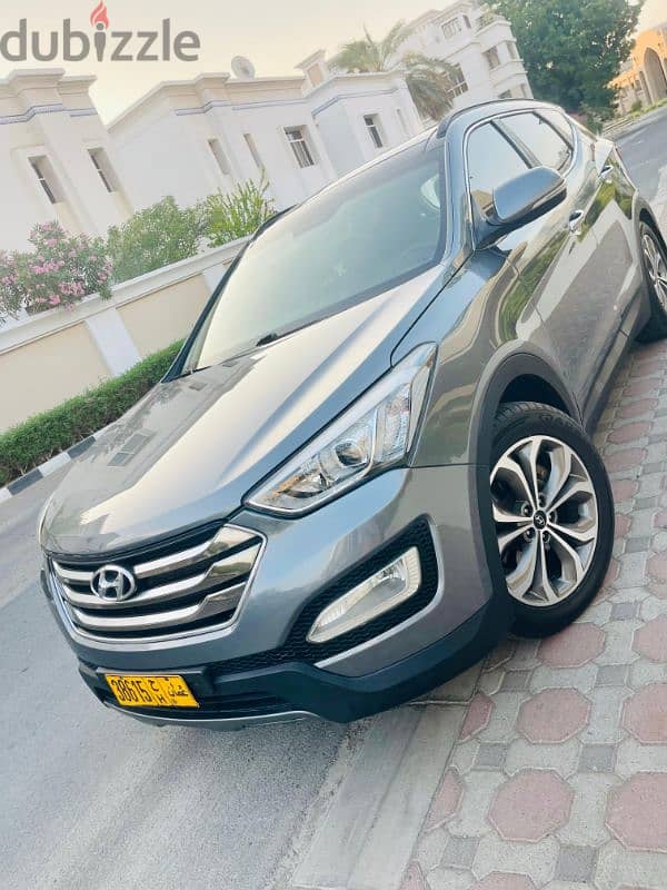 Hyundai Santa Fe 2015 model oman agency car for sell 0