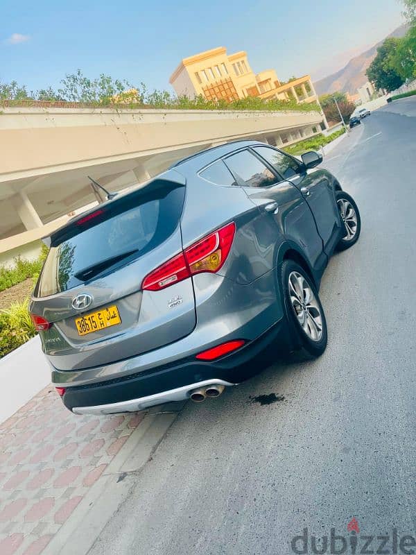 Hyundai Santa Fe 2015 model oman agency car for sell 1