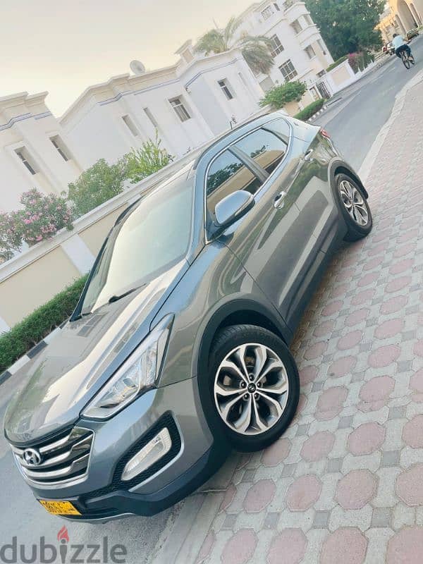 Hyundai Santa Fe 2015 model oman agency car for sell 2