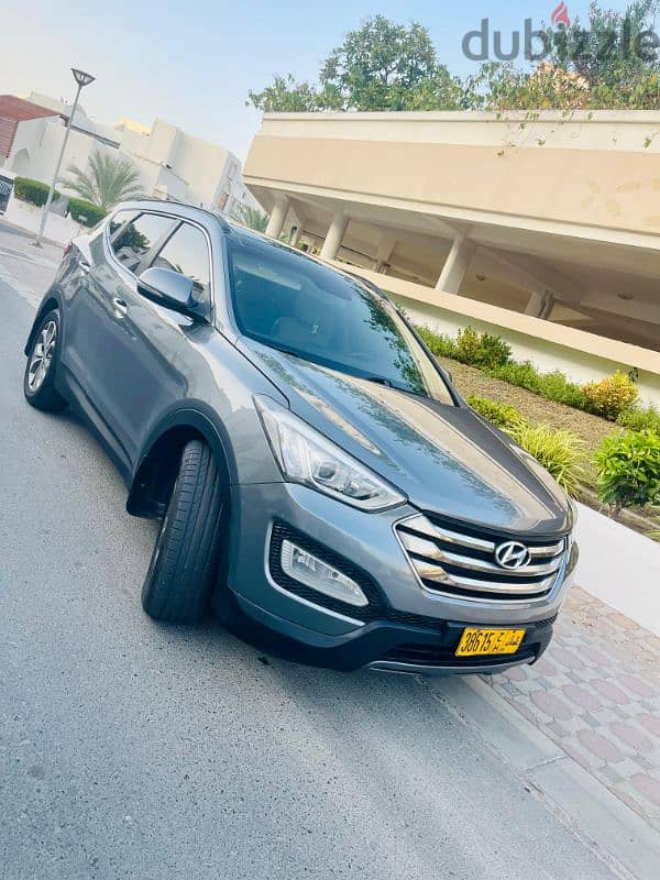 Hyundai Santa Fe 2015 model oman agency car for sell 5