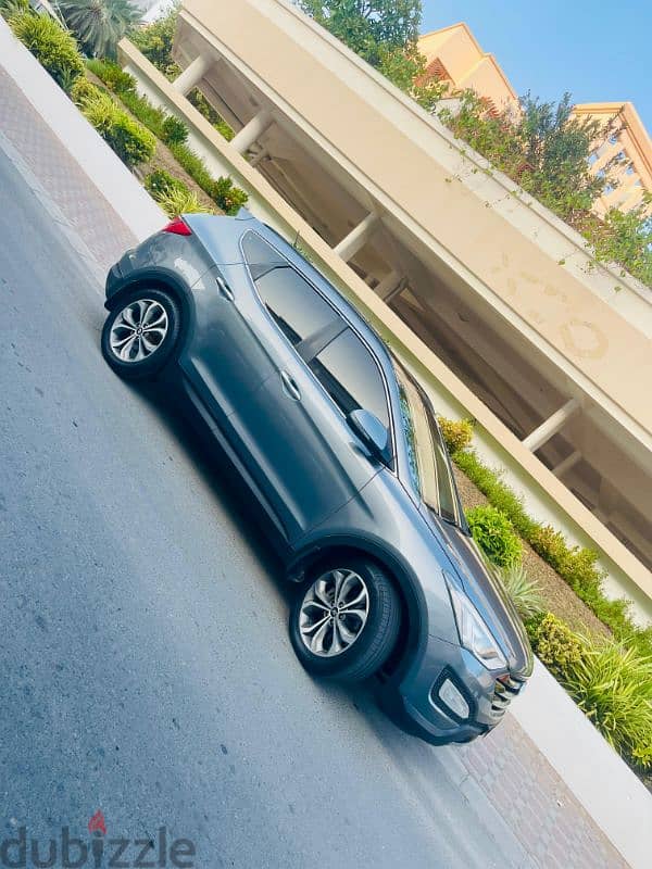 Hyundai Santa Fe 2015 model oman agency car for sell 6