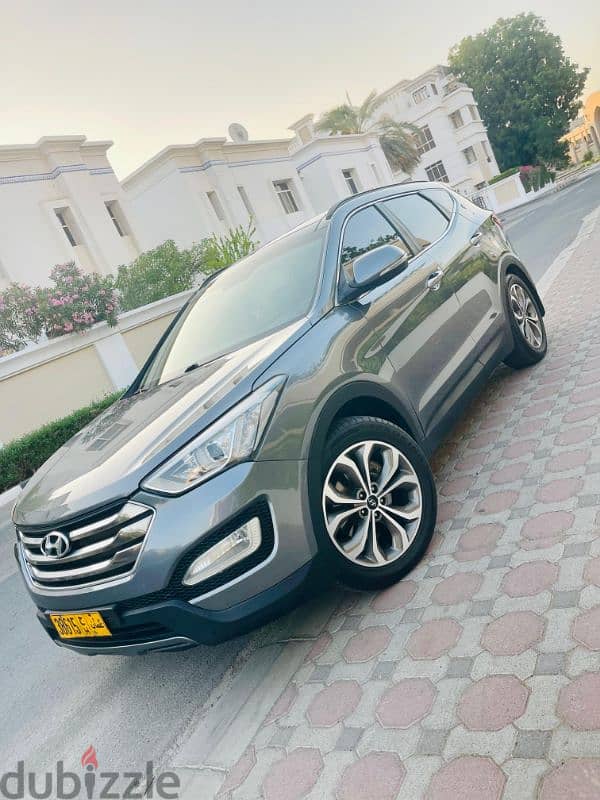 Hyundai Santa Fe 2015 model oman agency car for sell 7