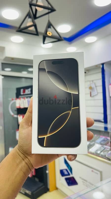 iPhone 16 Pro, 256gb Natural Titanium Arabic 0