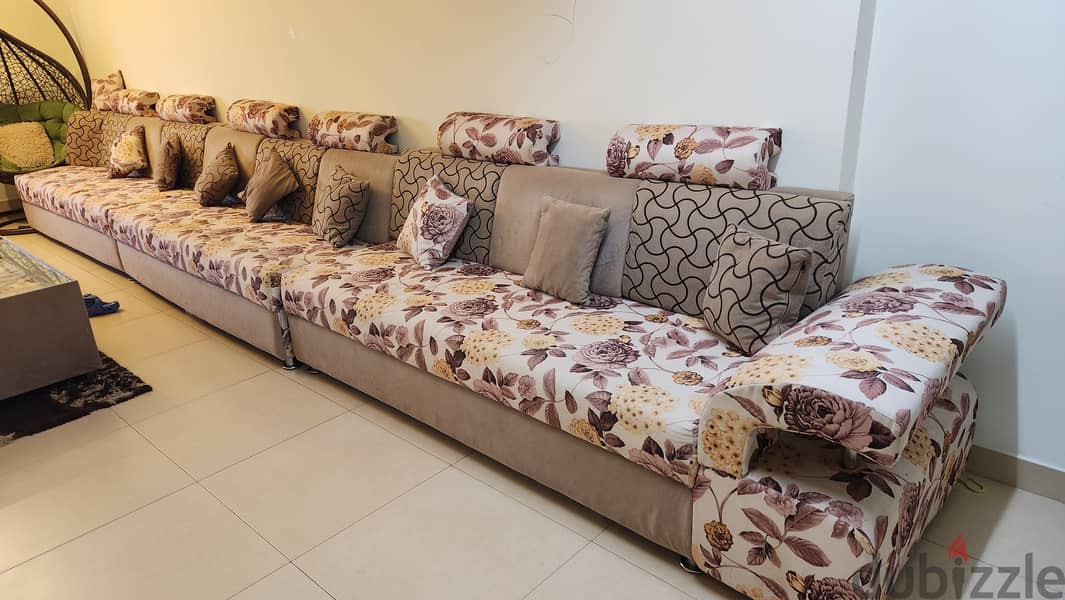 13-seater sofa set + 2 tables + Matching carpet 1