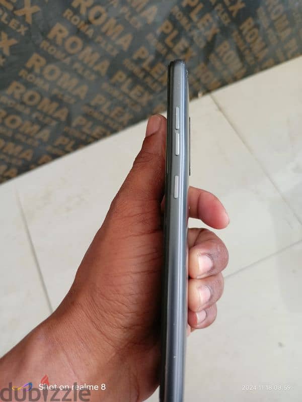 Xiaomi poco F1  6/128 gb 0