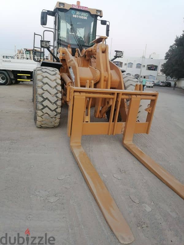 wheel loader Forklift  available for rent 0