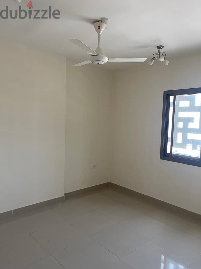 شقة للايجار في غلاء التجارية/FLAT FOR RENT IN GHALA 3