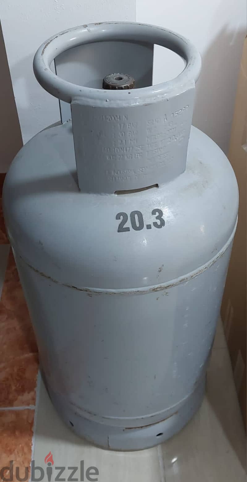 Gas cylinder (half full) 1