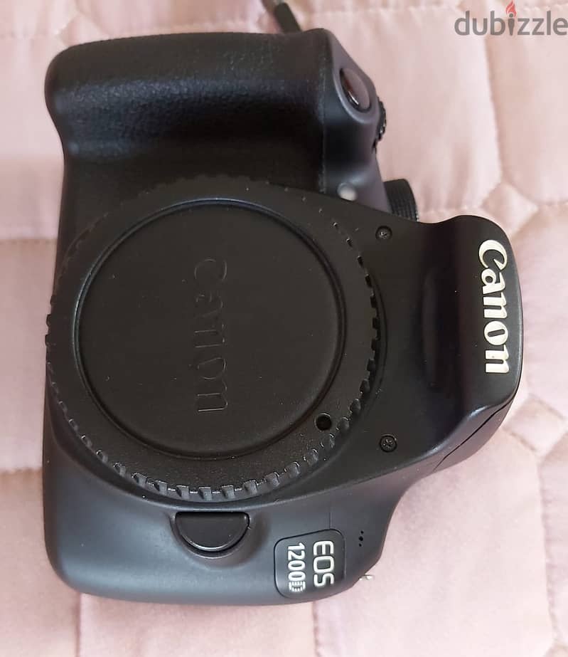 Very clean Canon EOS 1200 D with Powerful longrange Lens 3