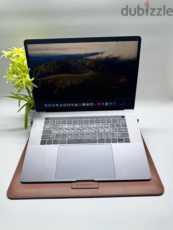 Macbook pro 2019 15", i7 9th, 16gb ram, 256gb ssd, 4gb graphics 8