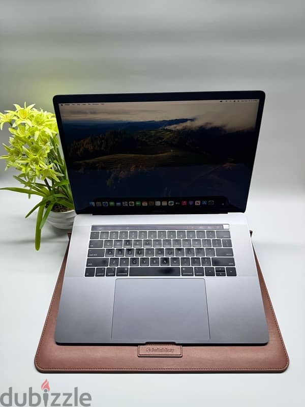 Macbook pro 2019 15", i7 9th, 16gb ram, 256gb ssd, 4gb graphics 10