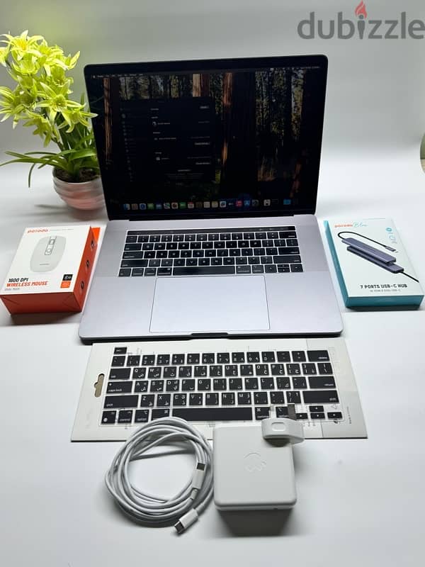 Macbook pro A1990 2019, 15", i9 9th, 32gb ram, 256gb ssd 0