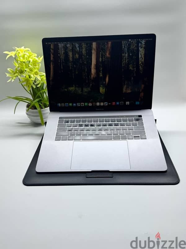 Macbook pro A1990 2019, 15", i9 9th, 32gb ram, 256gb ssd 1