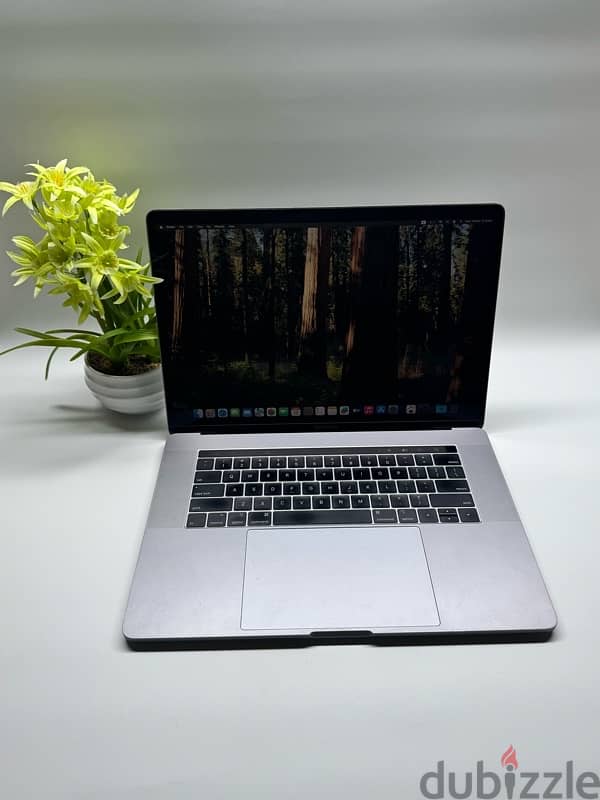 Macbook pro A1990 2019, 15", i9 9th, 32gb ram, 256gb ssd 10