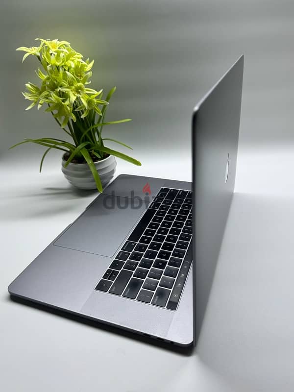 Macbook pro A1990 2019, 15", i9 9th, 32gb ram, 256gb ssd 11