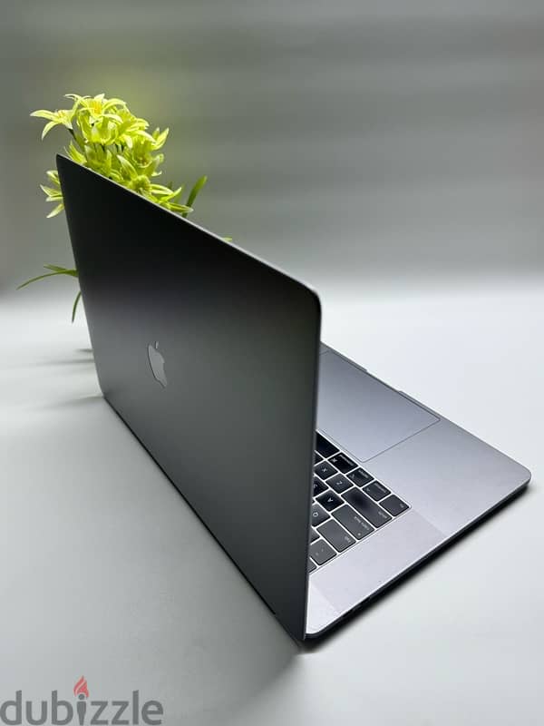 Macbook pro A1990 2019, 15", i9 9th, 32gb ram, 256gb ssd 12