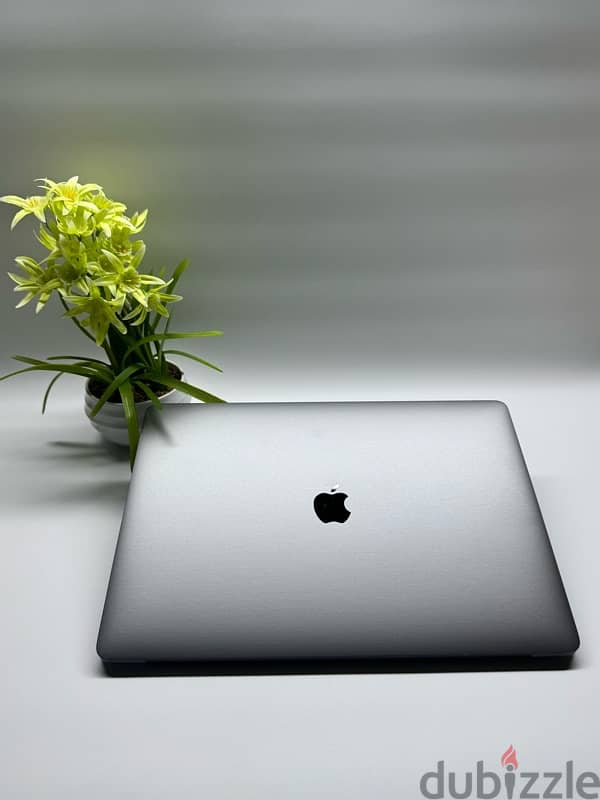 Macbook pro A1990 2019, 15", i9 9th, 32gb ram, 256gb ssd 15