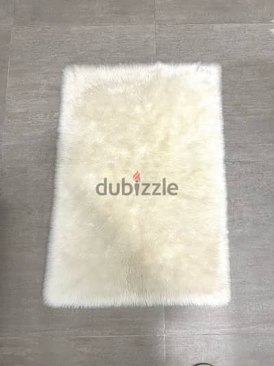 Soft faux rabbit fur white carpet - 87 cm x 60 cm