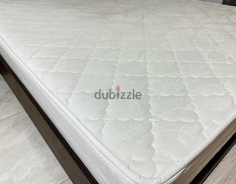 Very good condition bed mattress 2