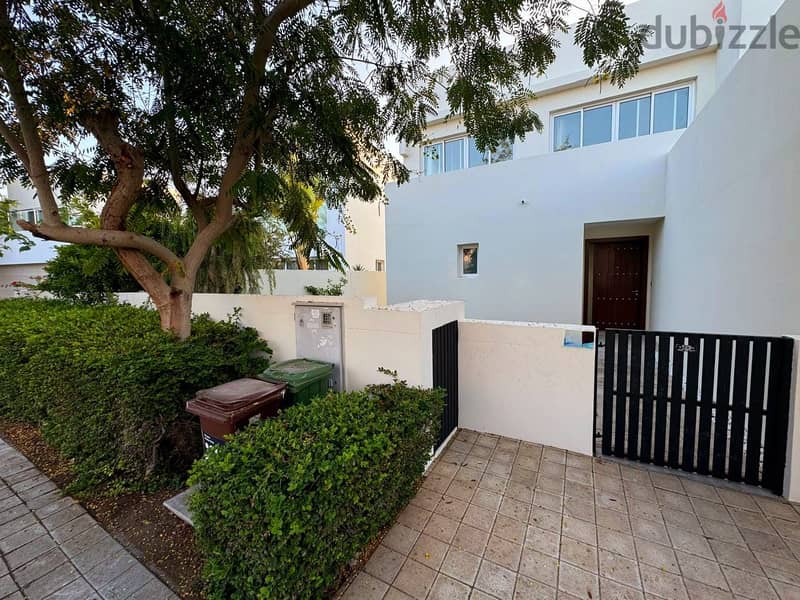 5 + 1 BR Fantastic Villa in Al Mouj for Rent 0