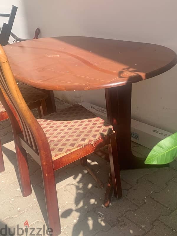 dinning table with 2 chairs 0