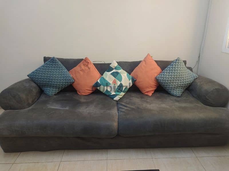 4 seater Sofa 0