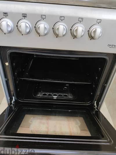 Cooking range in good condition