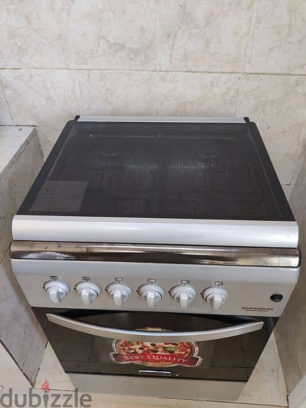 Cooking range in good condition 2