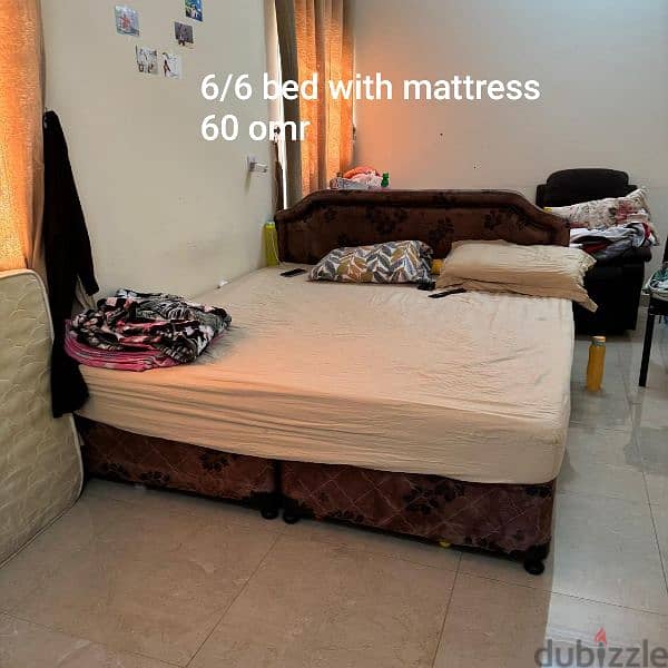 6/6 bed with mattress 0