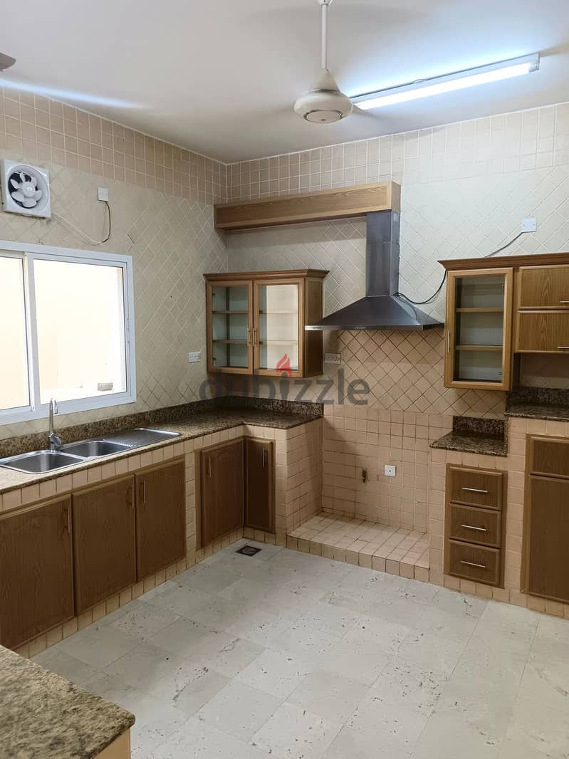 "SR-Mk-670 *For Rent: Spacious Villa in Bushar*  Located behind Priva 6