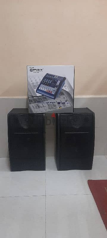 power mixer and 2 speakers 0