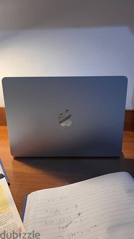 MacBook M2 1