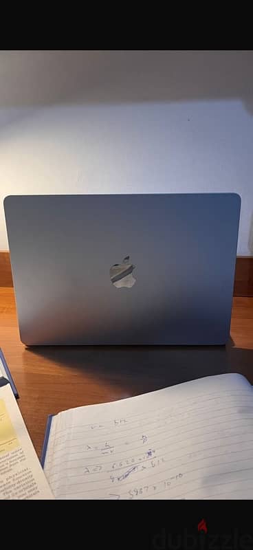 MacBook M2 4