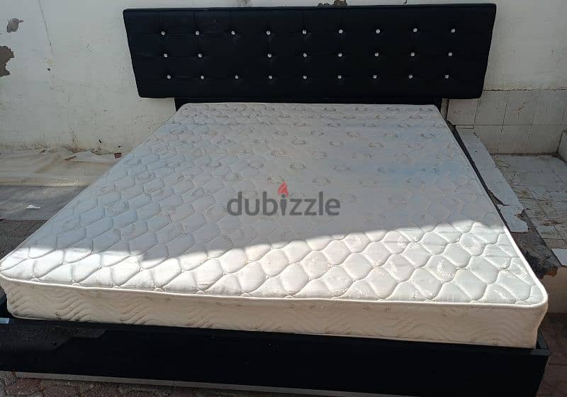 Bed and Mattress king size 0