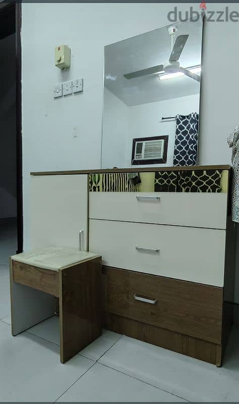 dressing table, تسريحة 1