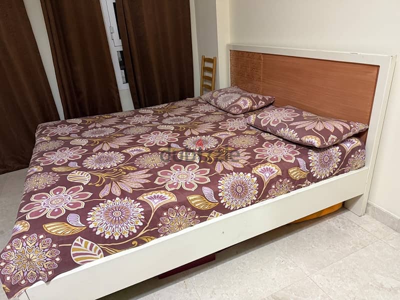 Good Condition (like New) Cot and mattress 5