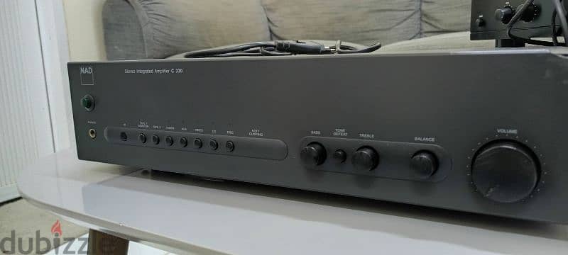 NAD C320 stereo amplifier 2