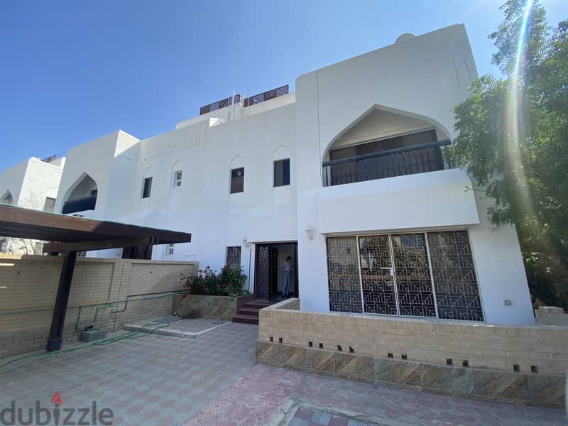 6me37-Beautiful 3+1BHK Villa For Rent in Qurum 1