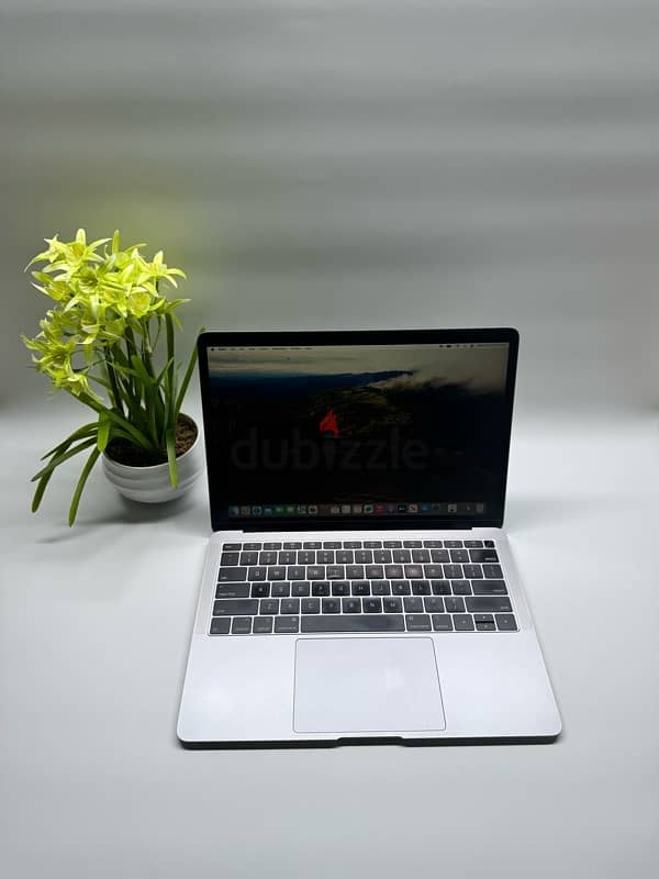 Macbook pro 2019, i5 9th, 16gb ram, 512gb ssd 7