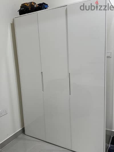 3 door wardrobe