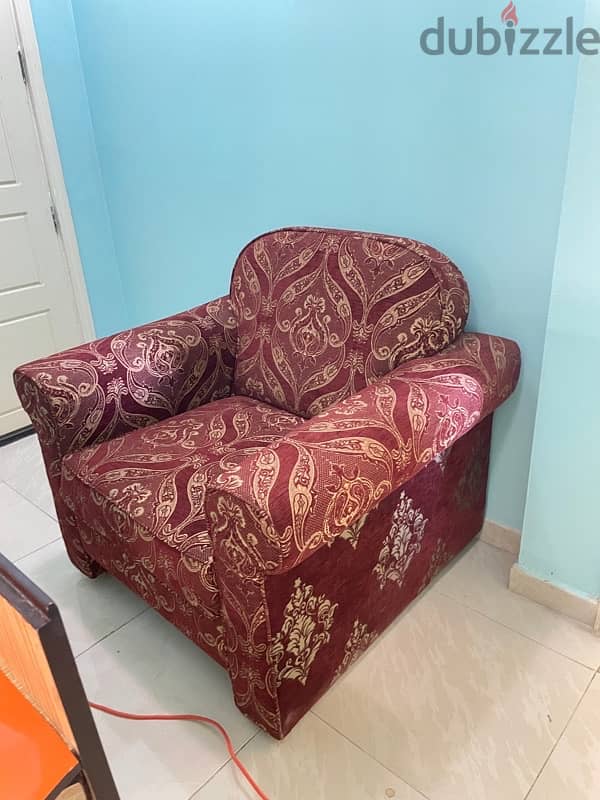 Furniture available in Al khuwair 33 8