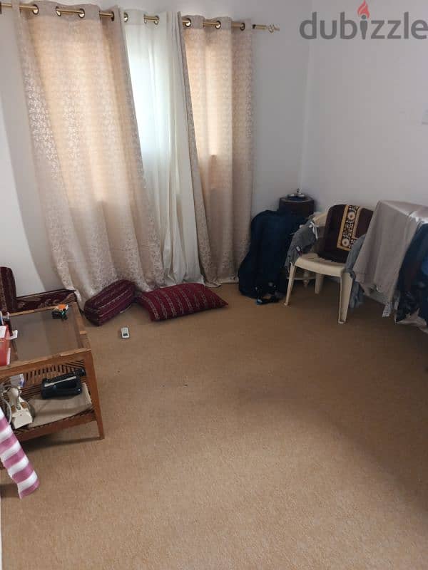 room for rent single lady qurm near hala market 0