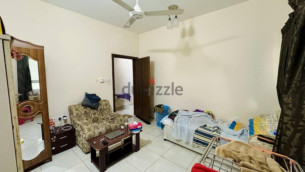 Furnished Executive bachelor room in Ghubra, Keralites preferred. 2