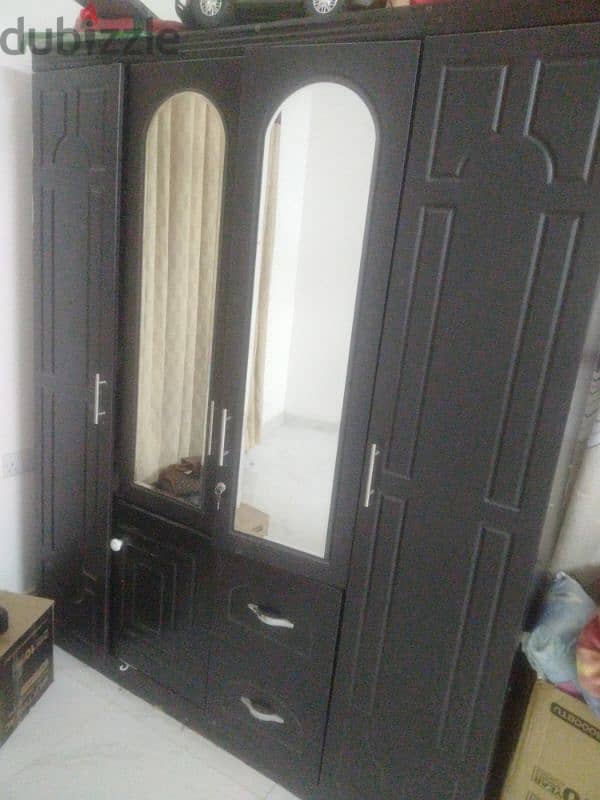 4 door cupboard 1