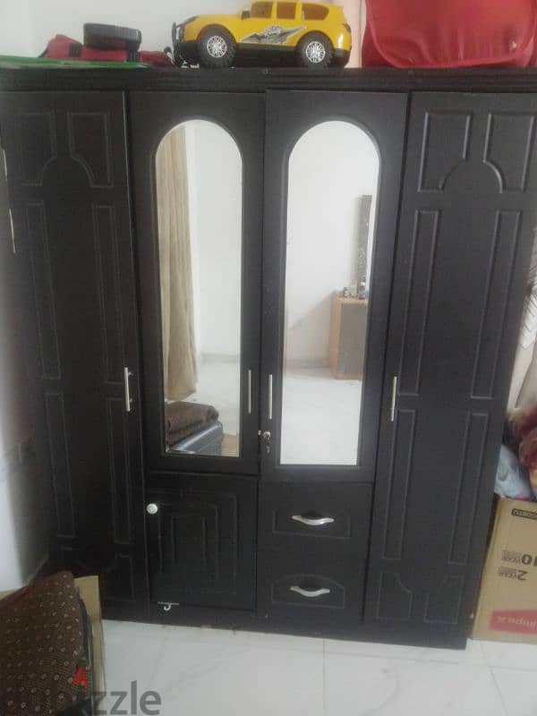 4 door cupboard 2