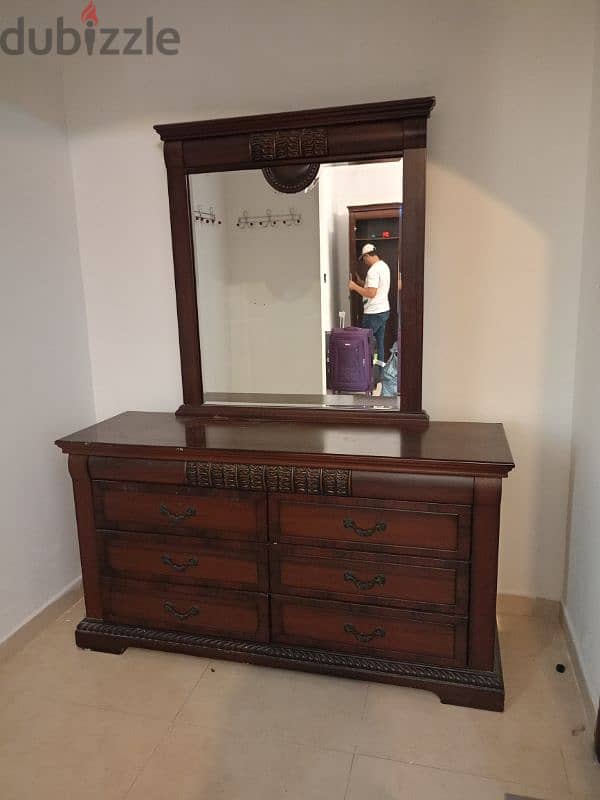 6 doors cupboard and dresser and two side table for sale 4